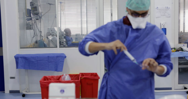  لا تساهل من الدولة حول أمان ونجاعة اللقاح.. حملة التطعيم لن تبدأ إلا بعد ترخيص مديرية الأدوية والصيدلة