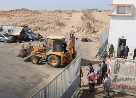  تواصل جبهة “البوليساريو” الانفصالية الترويج لأكاذيب ومغالطات حول شنها “لهجومات مكثفة” على القوات المسلحة الملكية بالصحراء المغربية على طول الجدار الأمني العازل.
