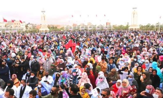  اجتماع حاشد بالعيون للاحتفاء بالاعتراف الأمريكي بسيادة المغرب التامة والكاملة على صحرائه