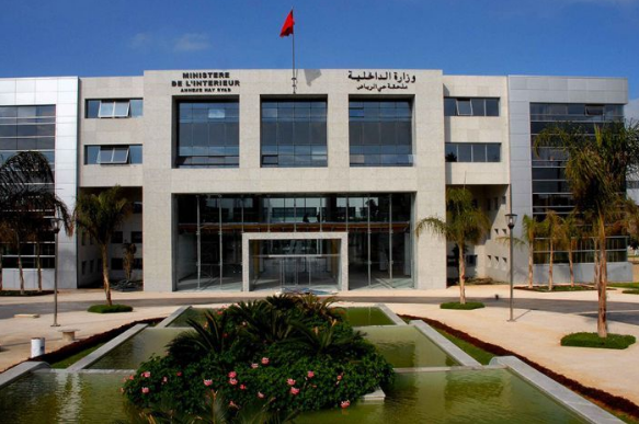  وزارة الداخلية تندد بالمزاعم والمغالطات التي تهدف الإساءة إلى المؤسسات و تضليل الرأي العام وتحتفظ بالحق في اللجوء إلى القضاء
