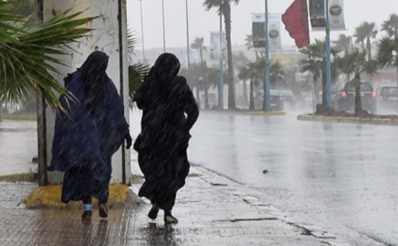  طقس الجمعة .. سحب كثيفة وزخات مطرية بهذه المناطق
