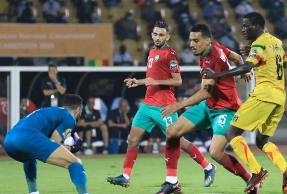  الملك محمد السادس يجري اتصالا هاتفيا مع عموته ويكلفه بإبلاغ تهانئه إلى كافة اللاعبين وإلى أعضاء الطاقم التقني والإداري للفريق الوطني