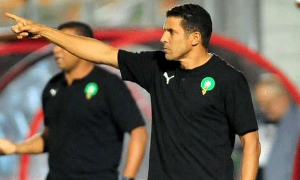  عموتة غاضب من عناصر المنتخب الوطني رغم الفوز العريض والتأهل لنصف نهائي “الشان”