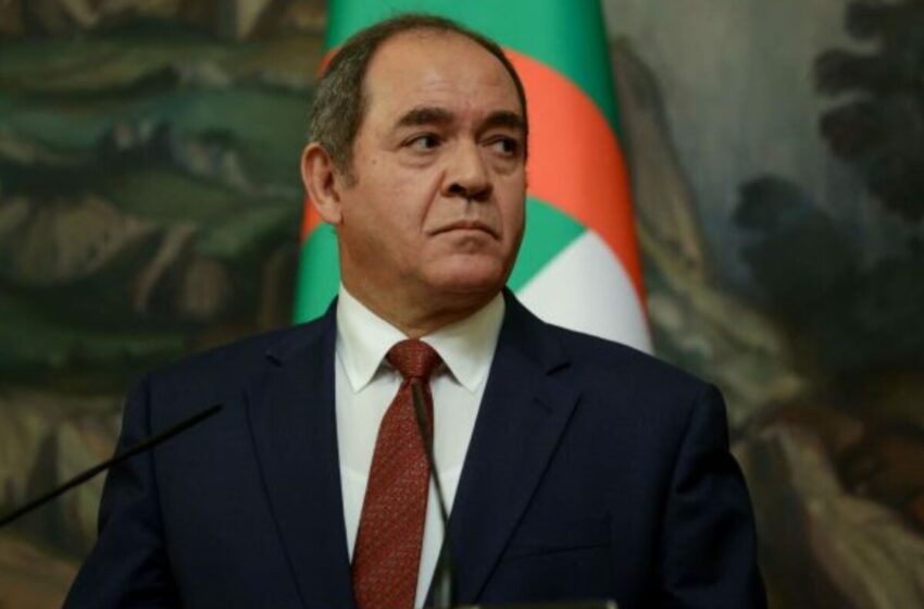  بعد فشل تحركاته الدبلوماسية.. وزير الخارجية الجزائري يخفض سقف مطالبه ويستجدي المغرب للتفاوض مع بوليساريو