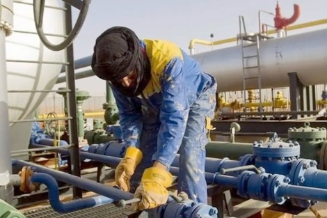  انهيار أسعار النفط تزيد من معاناة النظام العسكري في الجزائر