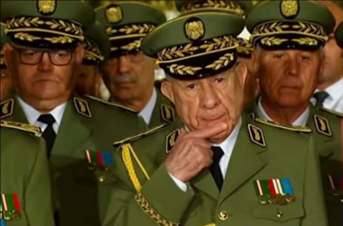  العسكر الجزائري يحترق.. أنباء عن مقتل جنرال كبير متهم بكشف فضيحة “بن بطوش”