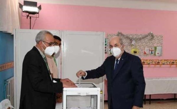  سفير أمريكي سابق: الانتخابات في الجزائر التي قاطعها الشعب بكثافة تجعل تبون “أكثر عزلة من أي وقت مضى”