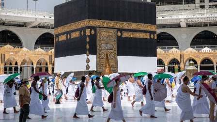  ضيوف الرحمن يتوافدون إلى المسجد الحرام لأداء طواف القدوم