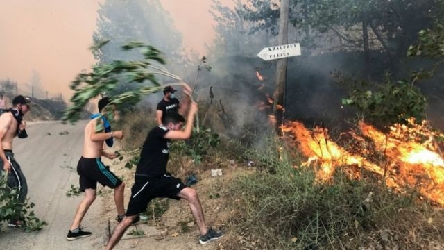  المملكة المغربية تنتظر الجواب من الجزائر لكي تهب لمساعدتها في حرائق الغابات