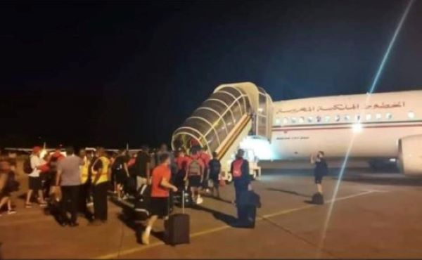 بالصور… لحظات مغادرة المنتخب الوطني المغربي لغينيا عائدا إلى أرض الوطن