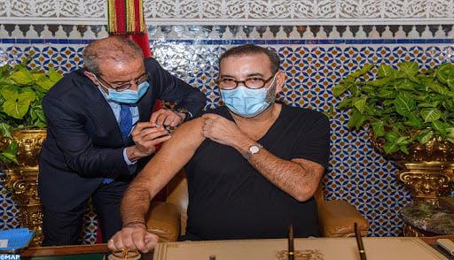  لقاح “سينوفارم”.. المغرب يختار لمواطنيه الأفضل وملك البلاد أول من لُقح به