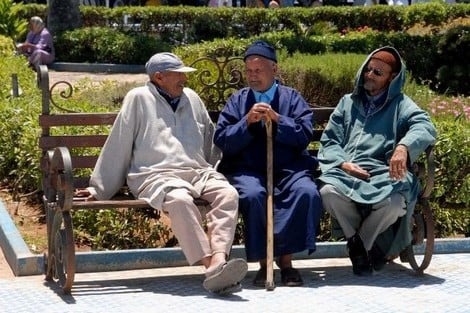  الحكومة تبدأ في صرف 400 درهم للمسنين و2000 درهم للشباب
