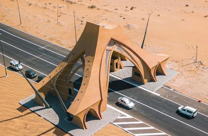  وفد من المنتخبين الفرنسيين في زيارة للعيون لدعم مغربية الصحراء