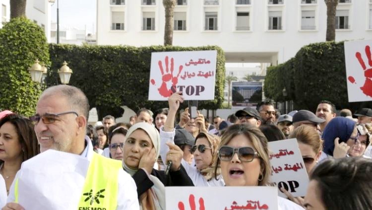  أطباء القطاع الخاص يصعدون ضد الحكومة بسبب “الاقتطاع من المنبع”