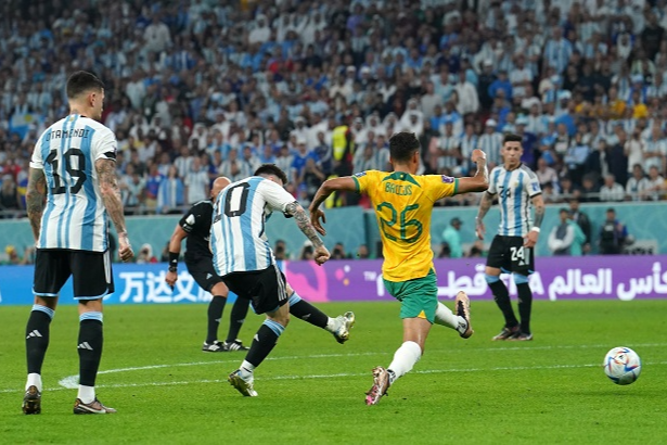  المنتخب الأرجنتيني ينجو من فخ أستراليا
