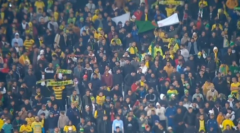  خوفا من الحراك.. نظام العسكر يملأ ملعب “5 جويليا ” بجمهور لا علاقة له بالقبائل