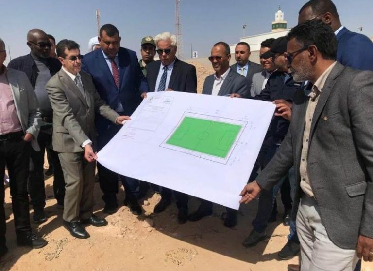  الكركرات.. لجنة من الجامعة الملكية لكرة القدم تعطي انطلاق بناء الملعب الكبير