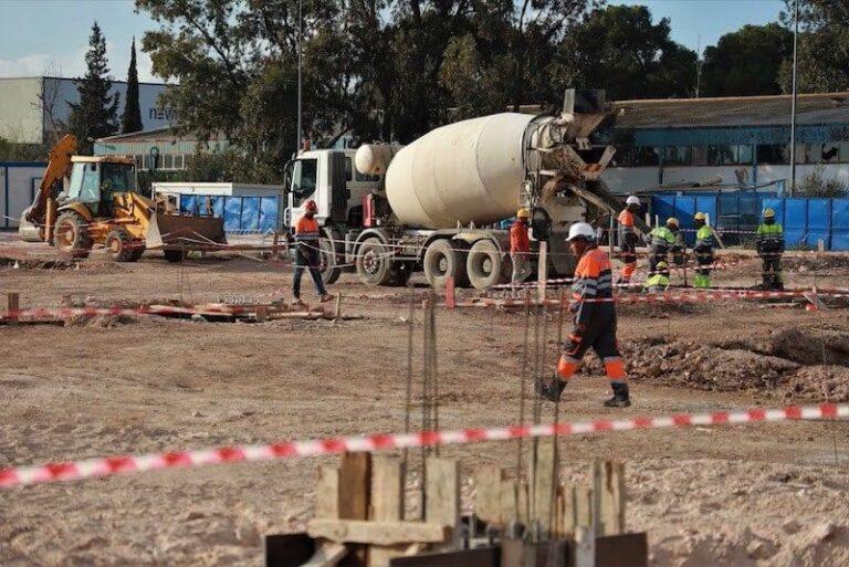  المغرب يحدث 140 منطقة صناعية لتشجيع الاستثمار وتوفير فرص الشغل