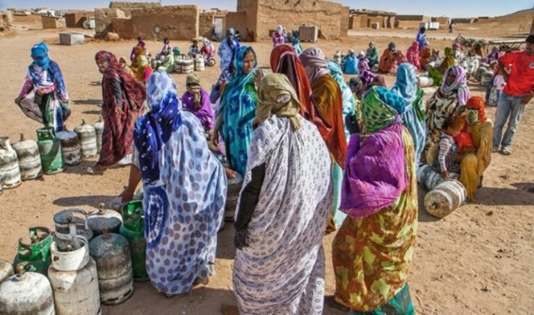  وكالة أنباء اسبانية تفضح تواطؤ الجزائر والبوليساريو لسرقة المساعدات الإنسانية الموجهة للمحتجزين