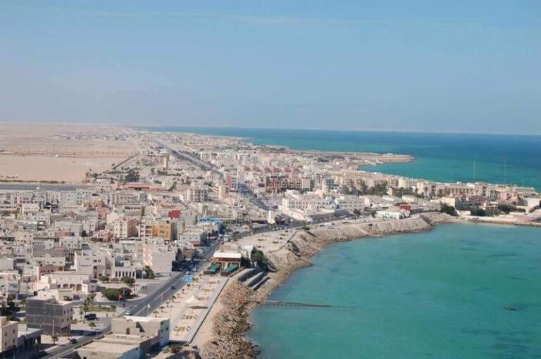  جون أفريك: مدينتا العيون والداخلة تجسدان نجاح النموذج التنموي الجديد للاقاليم الجنوبية