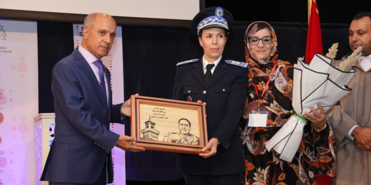  السمارة.. ملتقى “جواهر الصحراء” يكرم عبد اللطيف حموشي