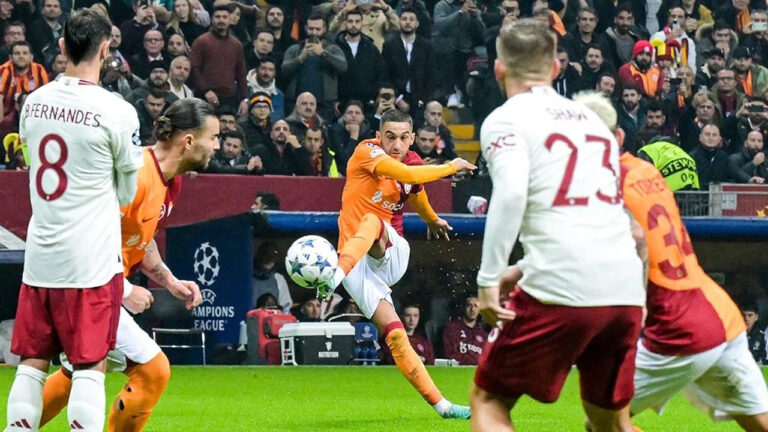  حكيم زياش يتألق في دوري أبطال اوروبا ويقود غلطة سراي الى تعادل ثمين امام مانشيستر يونايتد
