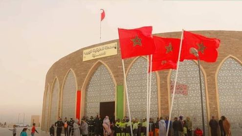  الملك ‎#محمد_السادس: “نحرص على استكمال المشاريع الكبرى، التي تشهدها أقاليمنا الجنوبية”. بالصور.. حفل افتتاح المحطة الطرقية الجديدة من الجيـل الجديد لمدينـة ‎#السـمـارة ب ‎#الصحراء_المغربية