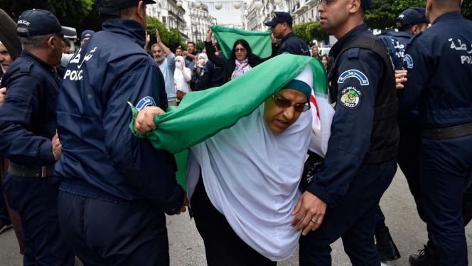  شبح الإرهاب يعود بقوة إلى الجزائر وشبكات إرهابية تستغل الغضب الشعبي لإرباك الأوضاع الداخلية!