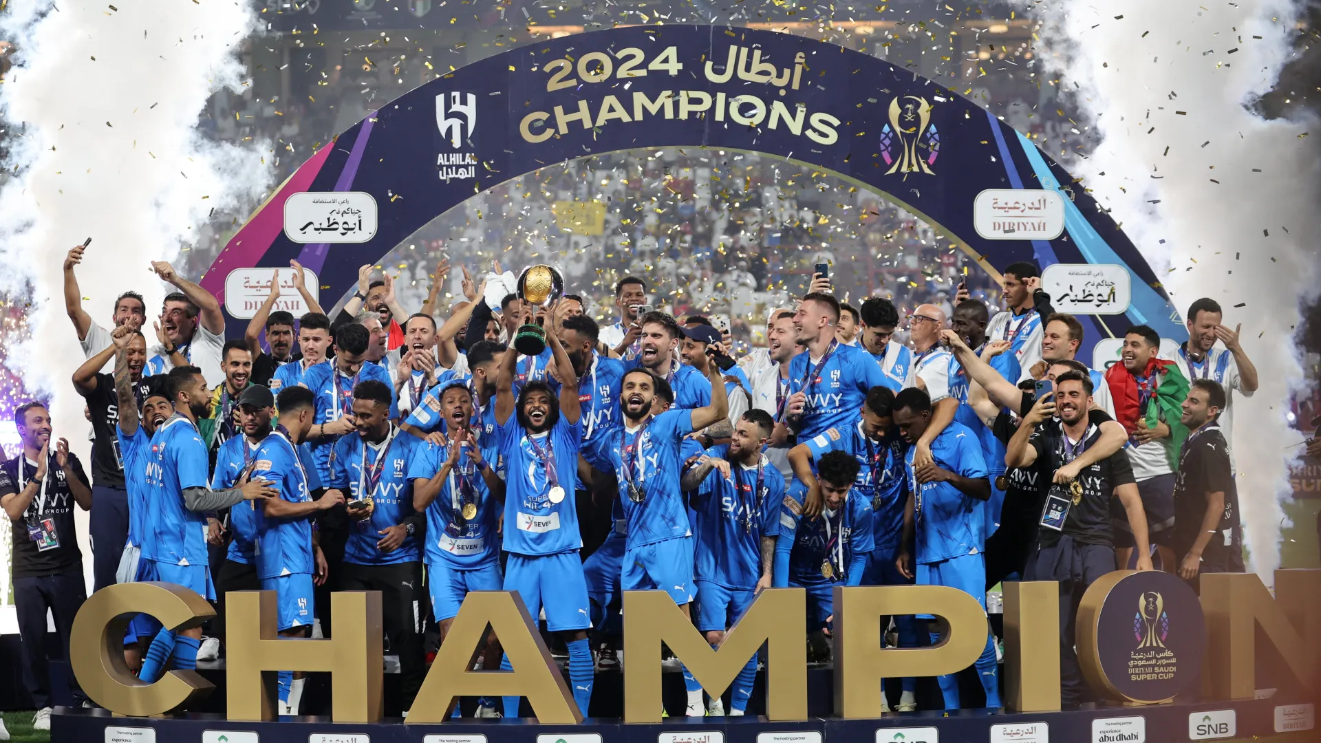  الهلال بطلا لكأس السوبر السعودي لكرة القدم عقب تغلبه على النصر بـ4 مقابل 1