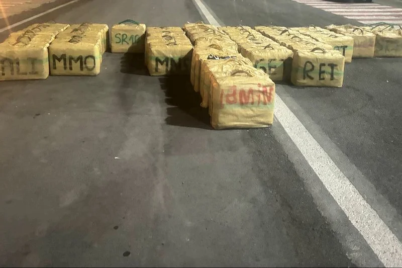  توقيف 3 إسبان ومغربي بسيدي رحال لتورطهم في الاتجار الدولي في المخدرات وحجز ما يقارب 3 أطنان من مخدر الشيرا
