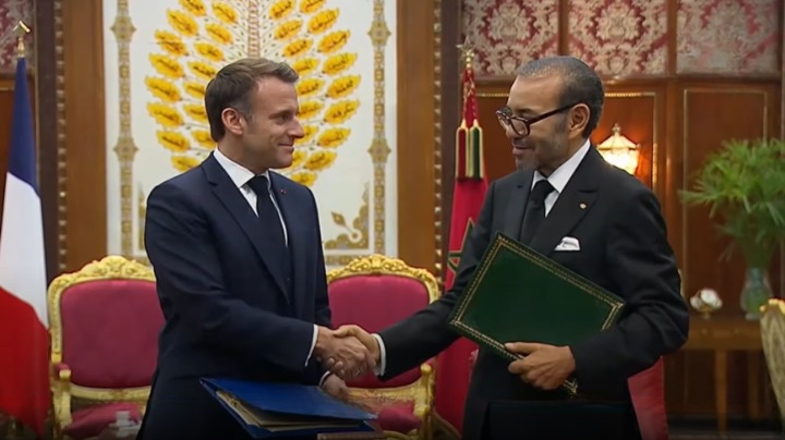  الملك محمد السادس والرئيس ماكرون يترأسان حفل توقيع مجموعة من الإتفاقيات الهامة بين المغرب وفرنسا