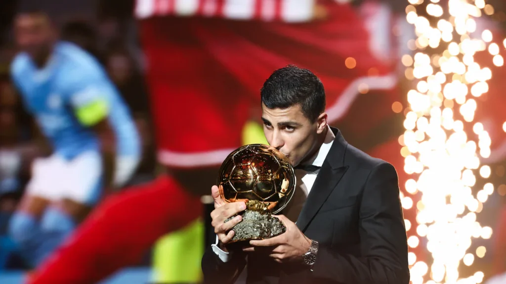  الإسباني رودري يتوج بالكرة الذهبية لأفضل لاعب في العالم