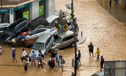  قنصلية المغرب بمورسيا توجه تحذيرا طارئا لأفراد الجالية المغربية