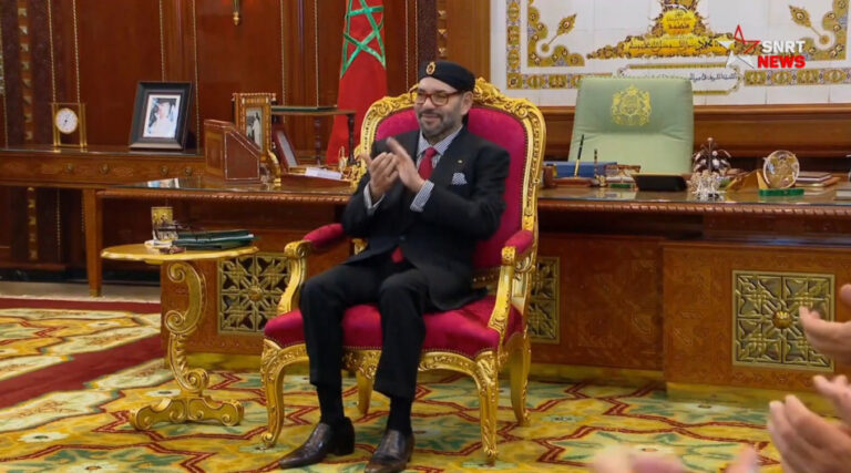  الملك محمد السادس يهنئ أعضاء المنتخب الوطني لكرة القدم داخل القاعة للسیدات بمناسبة فوزه بكأس إفریقیا للأمم 2025