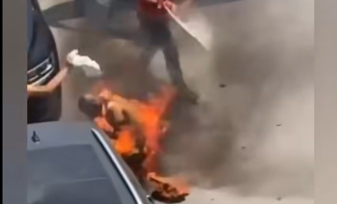  شاب يضرم النار في جسده بمدينة طنجة